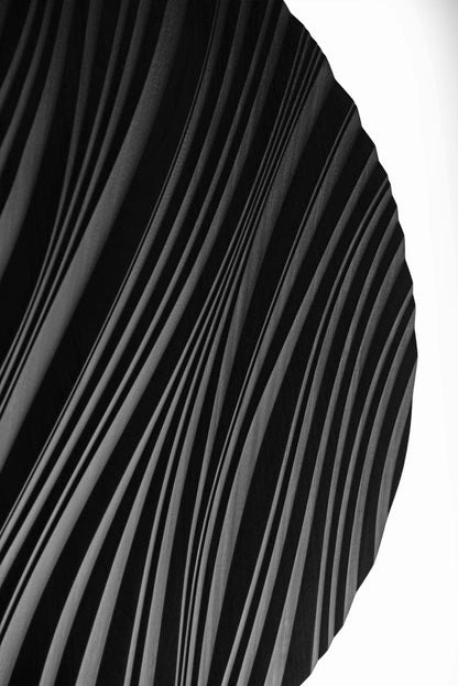 Edge detail revealing the panel’s matte finish, blending boho chic interior notes with a bold element of house design flair.