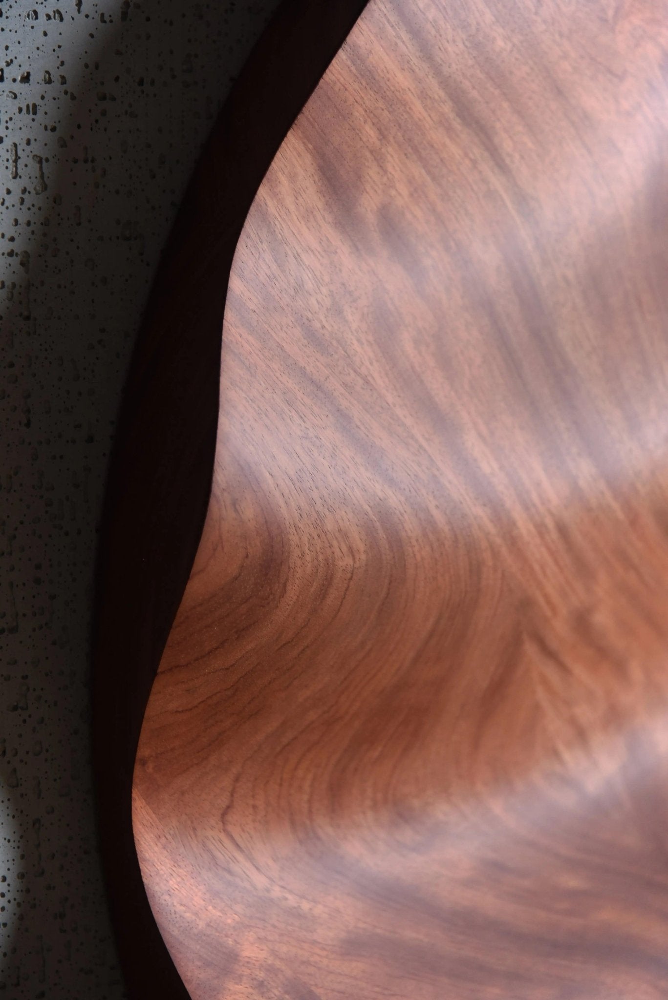 Zoom on swirling wave lines meeting distinct grain contrasts, perfect for fresh hallway decor ideas or new home gift ideas in a chic home.